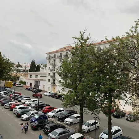 לינה וארוחת בוקר Centro Plaza Puerto Banus