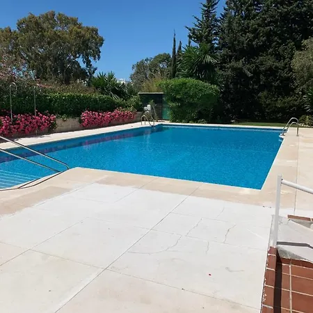 לינה וארוחת בוקר Centro Plaza Puerto Banus